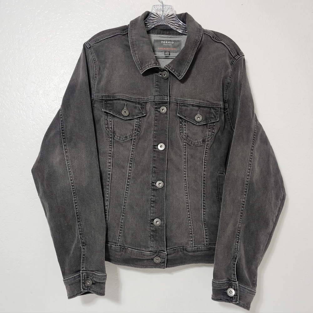 Torrid 2X Supersoft Gray Denim Trucker Jacket NWT Plus Size 18/20